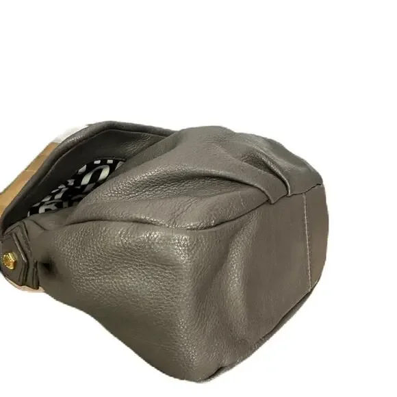 ★ EUC Marc Jacobs Pebble Leather Gray Crossbody Handbag Purse - Picture 7 of 16